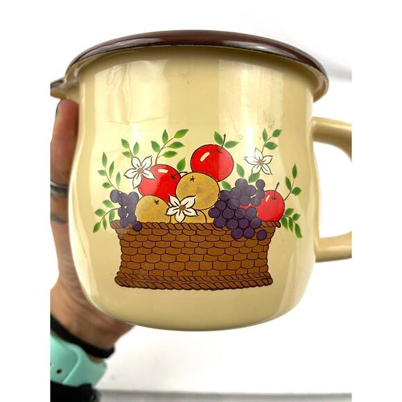VTG Enamelware Metal Pitcher Fruit Basket Taiwan Mug Farmhouse FTDA 1980s - Picture 3 of 13